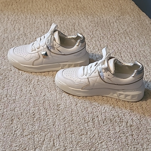 Valentino One Stud Sneaker - Picture 3 of 6